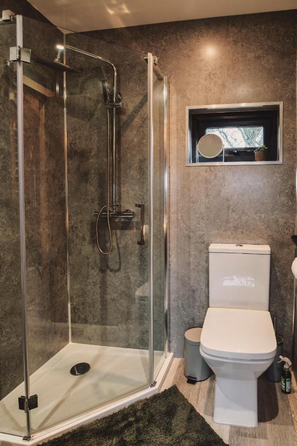 Luxury Glamping Cabin With Outdoor Bath On Cornish Flower Farm 特鲁罗 外观 照片